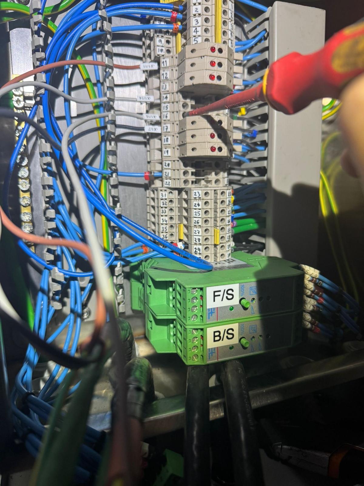 Terminal rails and isolators