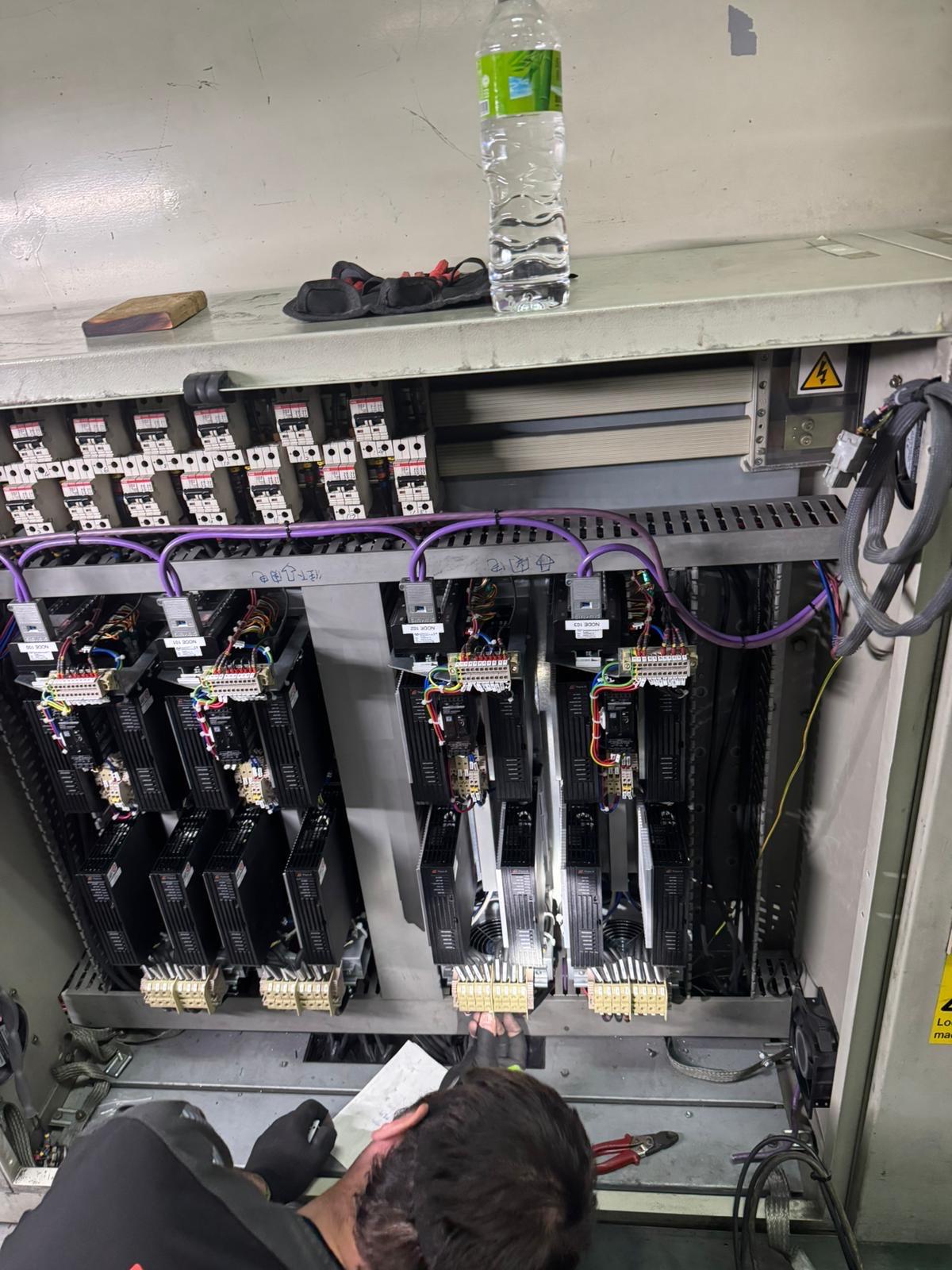 Servo drive cabinet